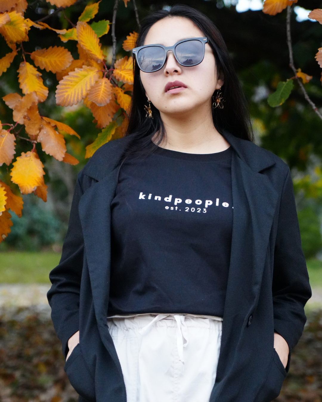 original women's regular-fit | staple tee in black – kindpeople